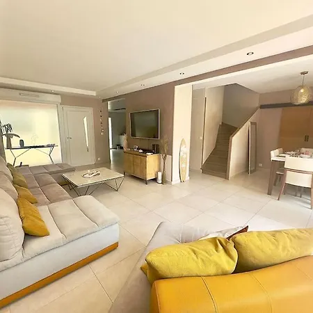 Avec Piscine Privée à - Côte D'azur Antibes
