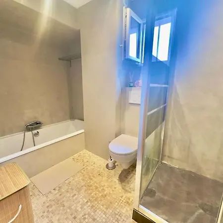 Avec Piscine Privée à - Côte D'azur